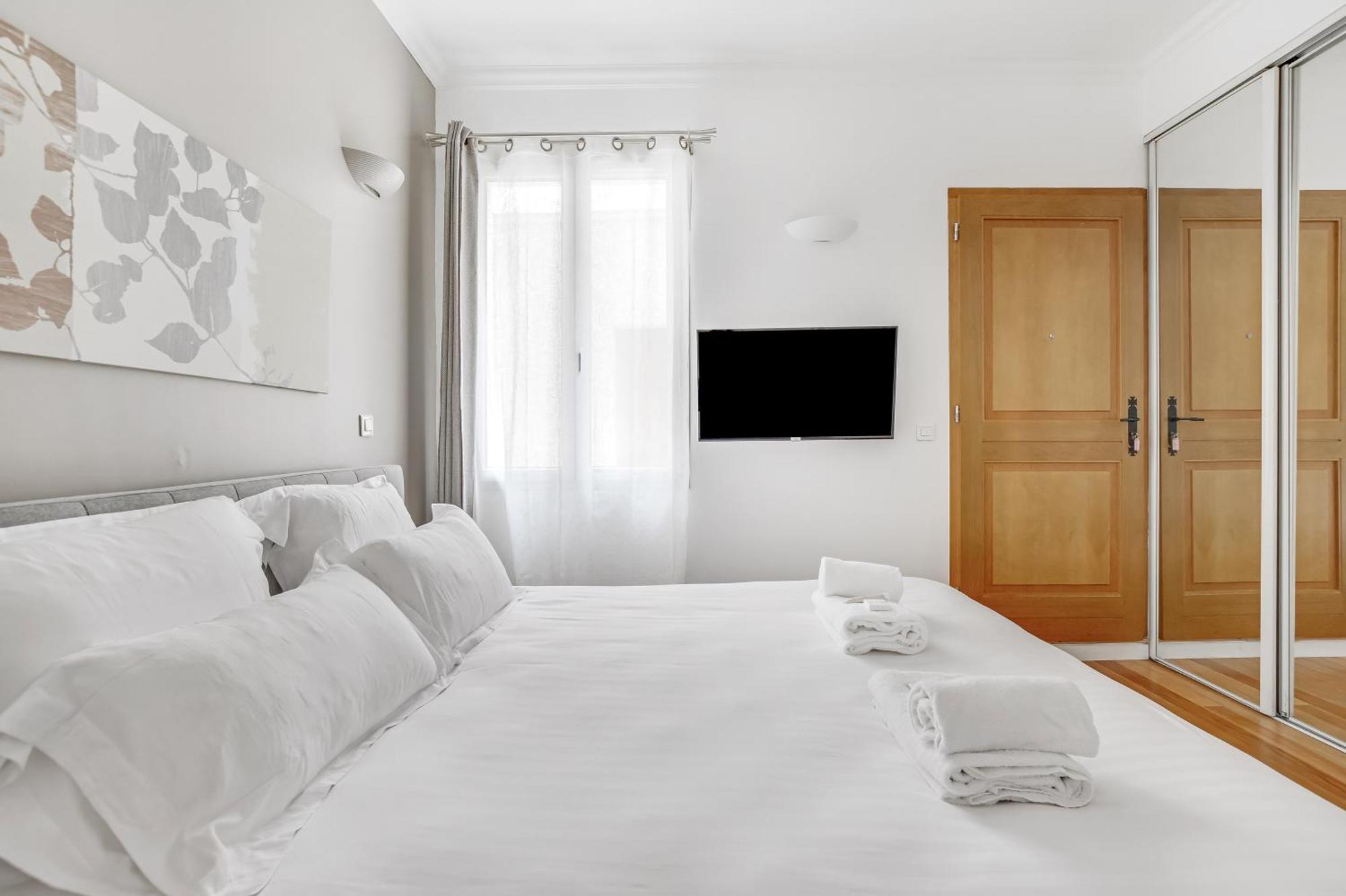 Pick A Flat'S Apartments In Batignolles - Rue Biot パリ エクステリア 写真